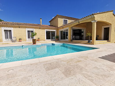 Rochefort du Gard villa T6, piscine et garage